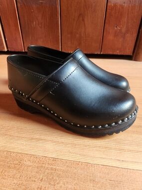 Troentorp Black Clogs